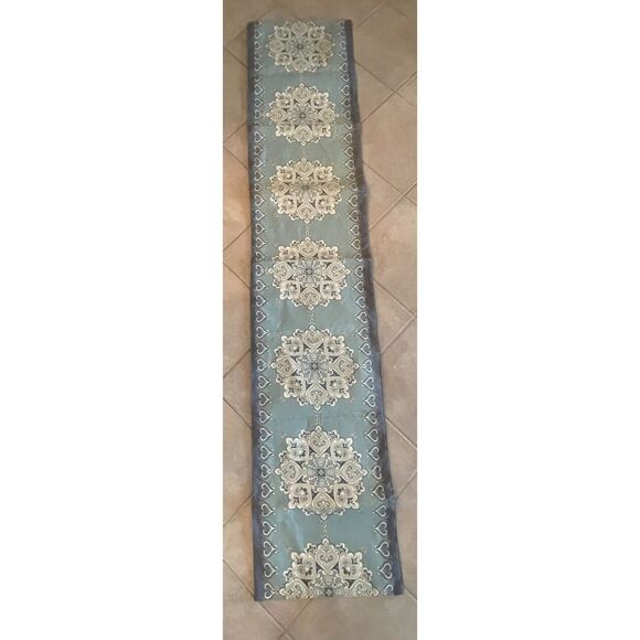 ENVOGUE 100% Cotton Art Nouveau Floral Table Runner. - Picture 5 of 9